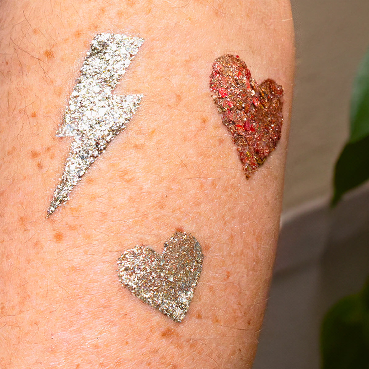 Si Si La Paillette Heart Stencil for temporary glitter tattoos