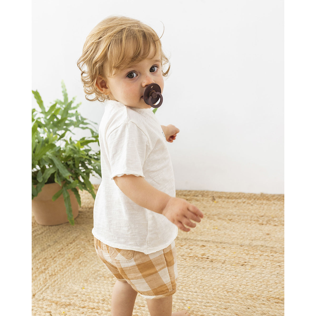 short-sleeve t-shirt from búho with round neck and front print 'best team 5' for babies and toddlers