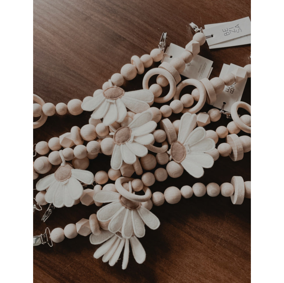 Bezisa wooden Pramstring with daisies