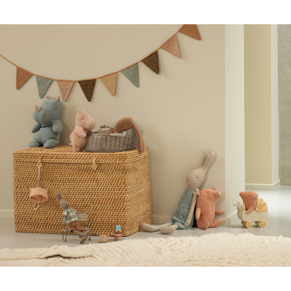 Maileg Safari friends, Hippo w. skirt, Small - Soft rose