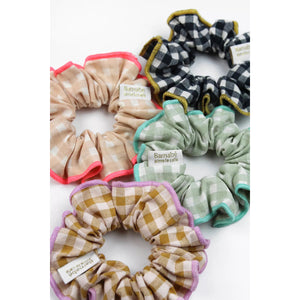 Barnabé Aime Le Café Scrunchie in gingham fabric with contrasting overlock edges