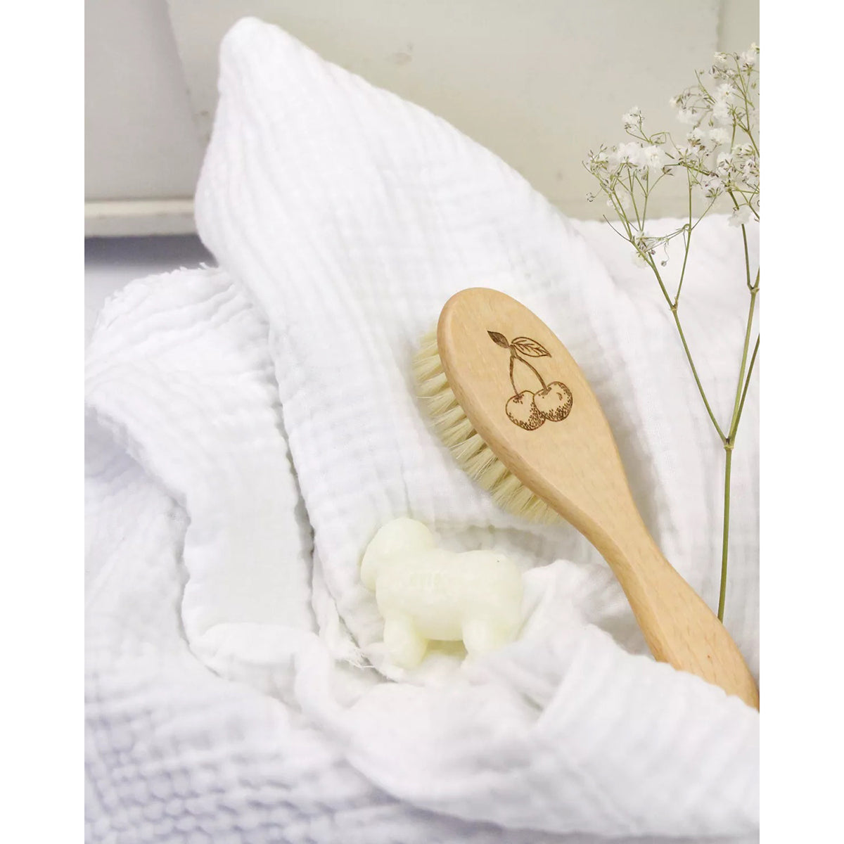 Barnabé Aime Le Café Wood Baby Hairbrush for fragile baby head