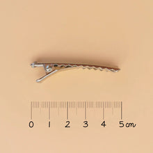 Load image into Gallery viewer, Luciole et Petit Pois Three Heart Clip measurements