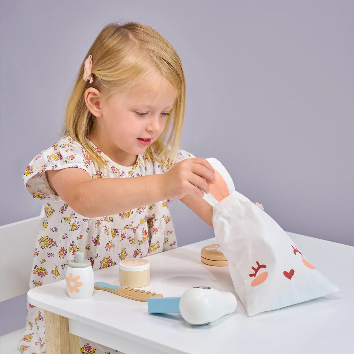 Thread Bear Design wooden Toy Bunny Make Up Set