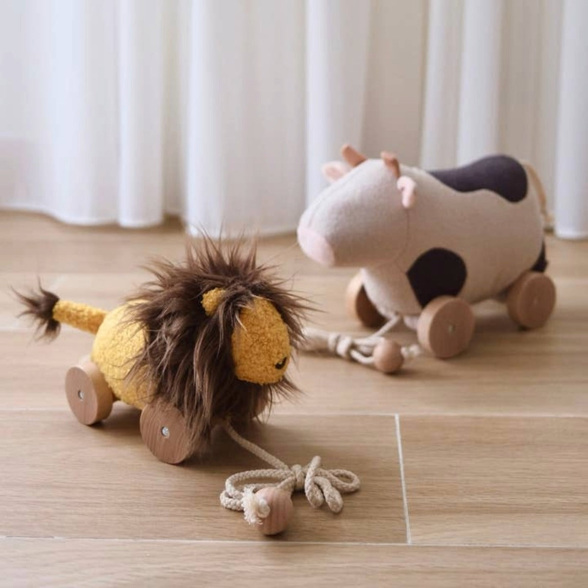 Little Lamb Kind Leo Pull-Along