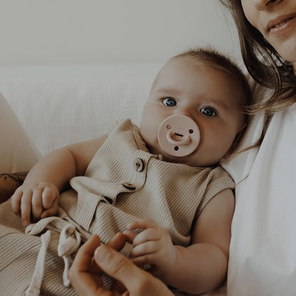 Élhée Silicone Pacifier Set