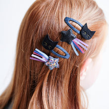 Load image into Gallery viewer, spooky cat alligator clips and glitter stars clic-clacs from mimi &amp; lula for kids/children