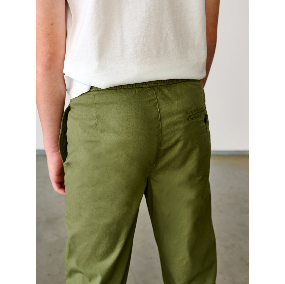 pharel trousers / pants with pockets in colour army from bellerose for kids