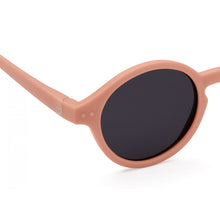 Load image into Gallery viewer, sunglasses from Izipizi with 100% UV protection in the colour apricot with ultra-flexible, bisphenol-A and hypo-allergenic frames and removable silicon strip for optimal hold on your baby/toddler/kids head