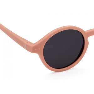 sunglasses from Izipizi with 100% UV protection in the colour apricot with ultra-flexible, bisphenol-A and hypo-allergenic frames and removable silicon strip for optimal hold on your baby/toddler/kids head