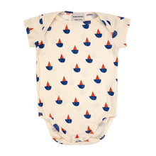 Load image into Gallery viewer, sail boat all over short sleeve body from bobo choses for newborns and babies