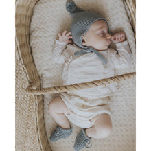 Load image into Gallery viewer, newborn and baby bloomers in linen from búho
