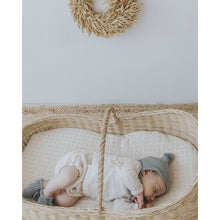 Load image into Gallery viewer, linen bloomer with decorative buttons from búho for newborns and babies