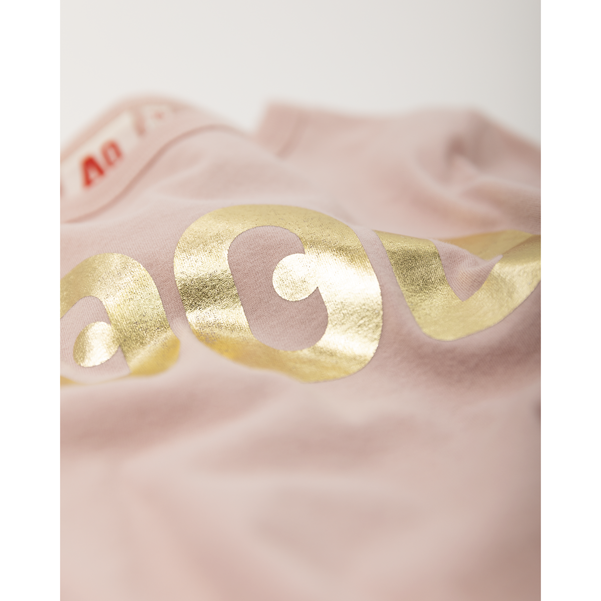 dana good t-shirt with golden print in high quality recycled cotton from ao76 for kids/children and teens/teenagers