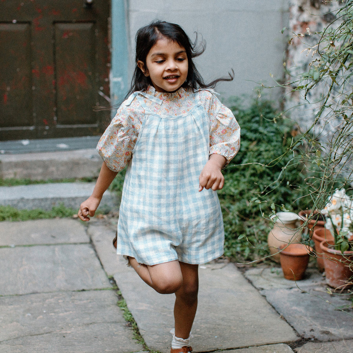 organic cotton blouse with puffed sleeves and elasticated cuffs for toddlers and kids from nellie quats