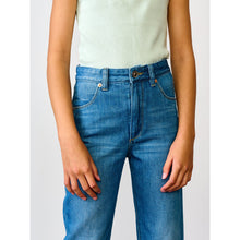 Load image into Gallery viewer, pinata jeans in colour deep bleach / blue, light blue, white from bellerose for teens