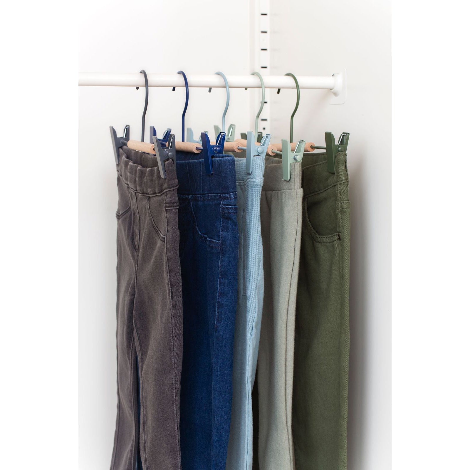Mustard Made Kids Clip Hanger in Winter