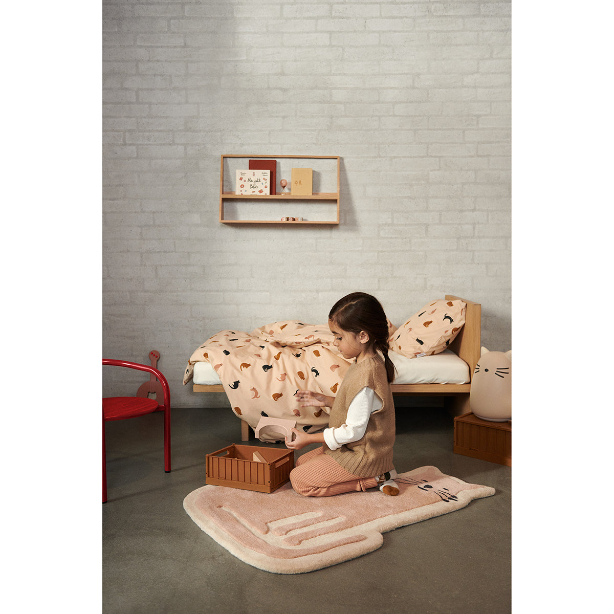 hand-tufted juan rug/wall rug in a cat shape from liewood for kids/children
