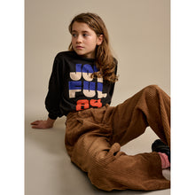 Load image into Gallery viewer, long-sleeved carla t-shirt in the colour CARBON/black from bellerose for kids/children and teens/teenagers