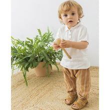 Load image into Gallery viewer, short-sleeved linen shirt in the colour ecru/white from búho for babies and toddlers