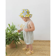 Load image into Gallery viewer, bucket hat/bob hat with all-over lemon print from búho for babies and toddlers