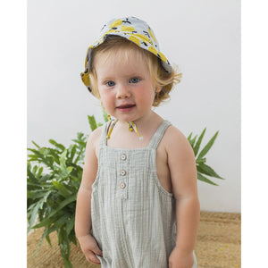 organic cotton bucket hat/bob hat with lemon print from búho for babies and toddlers