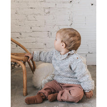 Load image into Gallery viewer, Double gauze fall print blouse with a frilled collar, elastic wrists, buttoned at the back from búho for babies and toddlers