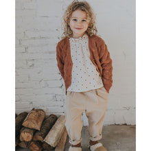 Load image into Gallery viewer, romance corduroy trousers in a loose cut from búho for kids/children