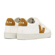 Load image into Gallery viewer, small esplar velcro chromefree leather shoes from veja in the colour EXTRA-WHITE_CAMEL for kids
