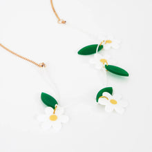 Load image into Gallery viewer, Meri Meri Enamel Daisy Necklace for girls